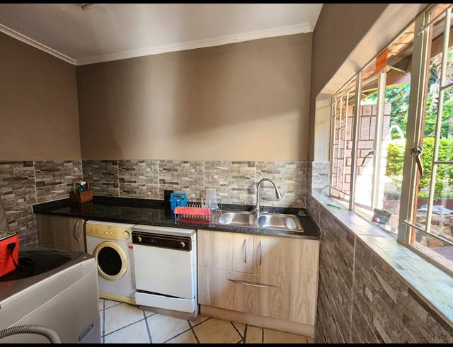 3 BEDROOM FREEHOLD FOR SALE IN CASHAN